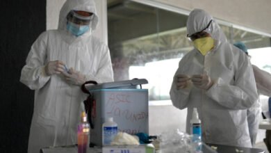 cientificos laboratorio