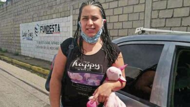 venezolana roba a peruano