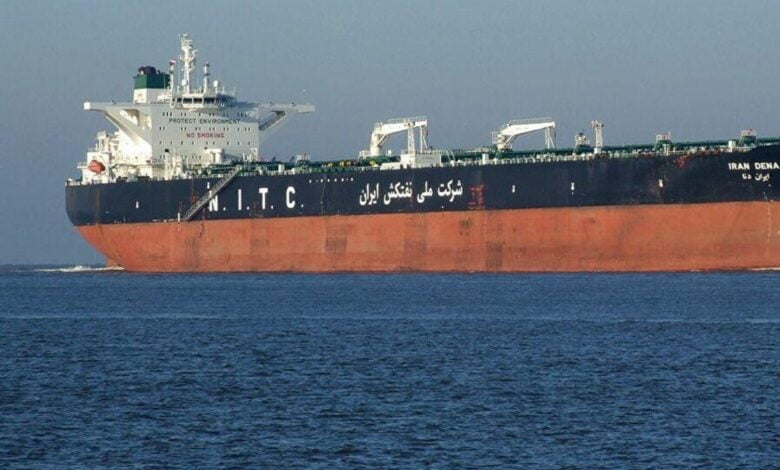 Irán utiliza un tanquero camuflado para exportar petróleo venezolano