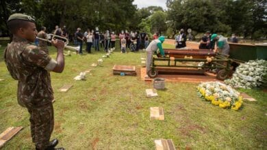Brasil rebasa las 380.000 muertes por Covid-19, con 3.472 en el último día