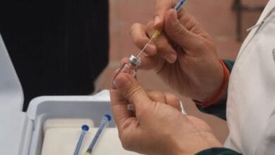 Veterinaria en Chile es investigada por vacunar a personas contra el coronavirus con dosis para perros