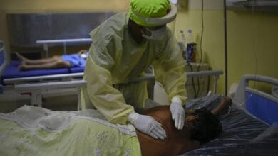 Venezolanos deben autofinanciar 63 % de los gastos para vencer al Covid-19