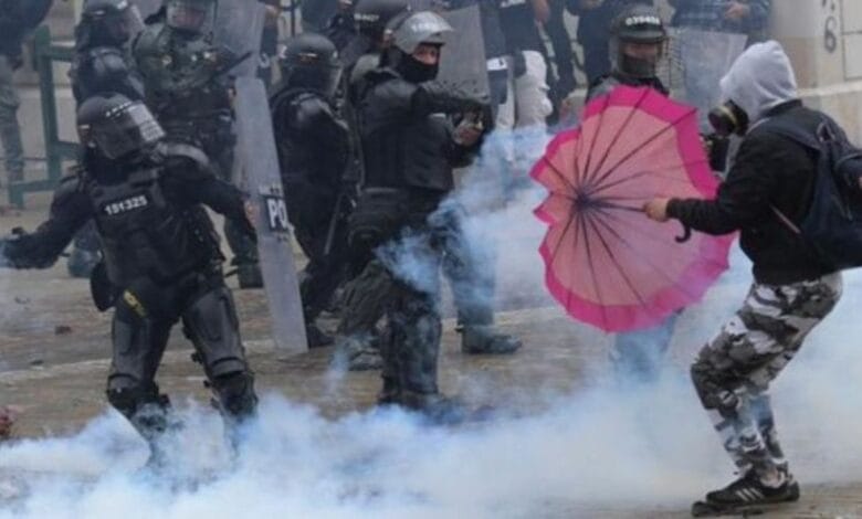 Protestas dejan dos muertos y 44 heridos en Colombia