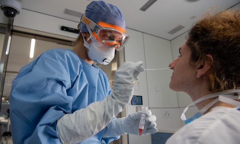 Academia de Medicina advierte que politizar vacunación puede traer más muertes al país