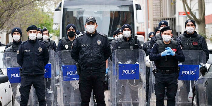 Turquía prohíbe grabar a funcionarios de policía durante protestas