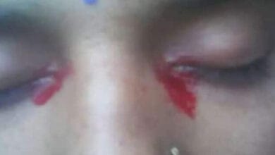 sangra joven periodo menstral