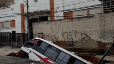 hueco se traga autobus
